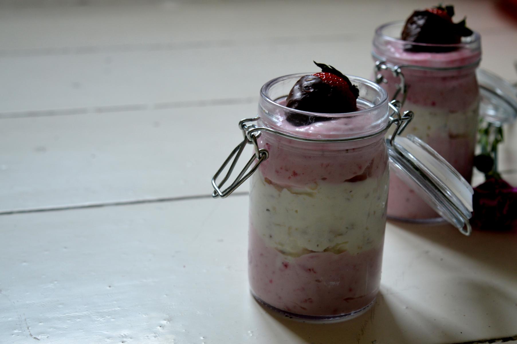 Erdbeer-Walnuss-Dessert im Glas - Sarah&amp;#39;s BackBlog