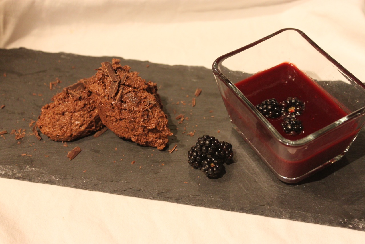 Sonja bereitet zu: Mousse au Chocolat mit Brombeersauce - Sarah&amp;#39;s BackBlog